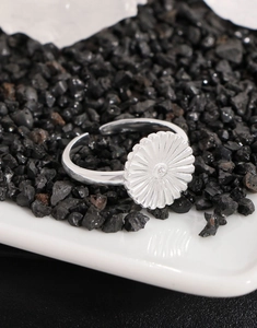 Close-up of S925 sterling silver daisy flower ring with central cubic zirconia stone