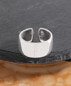 Detail of S925 sterling silver wide band ring featuring engraved double bow pattern