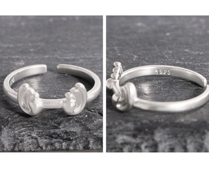 Macro shot showing the S925 hallmark engraving on the silver dumbbell wave ring