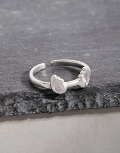 Detailed top view of a minimalist S925 sterling silver ocean wave open adjustable ring