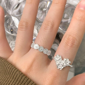 S925 sterling silver floral ring set with 3D rose cluster and embossed disc design