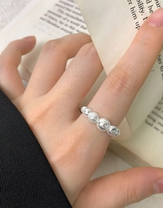 Detail of S925 sterling silver beaded open ring featuring smooth and frosted spheres