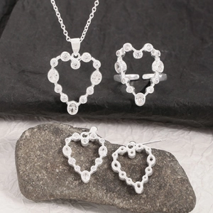 Elegant S925 sterling silver heart jewelry set with sparkling zircon stones in a gift layout