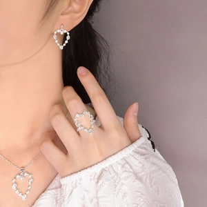 Elegant S925 sterling silver heart jewelry set with sparkling cubic zirconia stones
