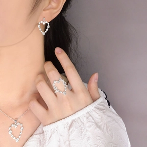 Parure élégante en argent 925 avec collier et boucles d'oreilles cœur sertis de zircons