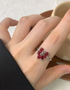Close-up of S925 sterling silver ring featuring red faceted crystal cluster on finger