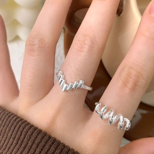 Minimalist S925 sterling silver geometric V-shape and spiral ring set for women