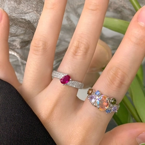 Elegant S925 silver rings with fuchsia zircon and colorful opal on a model hand