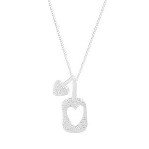 Collier en argent S925 avec pendentifs double cœur texturés sur une fine chaîne maille