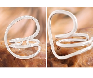 Detailed close-up of S925 sterling silver ring with curved lines and hallmark stamp