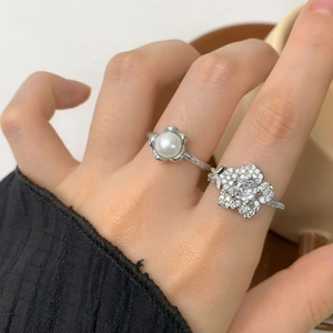 Set di anelli a fiore in argento 925 con zirconi e perla bianca tonda