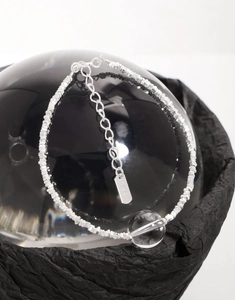 Détail du poinçon S925 sur le bracelet en perles de cristal avec chaîne d'extension