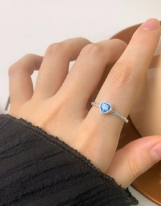 Detail of S925 silver ring featuring a blue heart-shaped stone and wavy band design