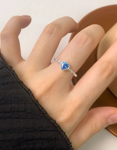 Close-up of S925 silver ring featuring a heart-shaped blue zircon and beaded texture band