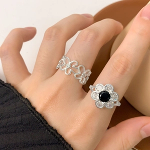 S925 silver flower ring set featuring black zircon daisy and hollow floral band