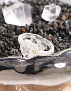 Macro shot of S925 silver heart ring with hammer texture and sparkling star zircon