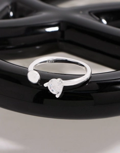 Macro view of S925 sterling silver ring showing the heart-shaped zircon and metal logo