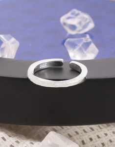 Macro shot of S925 sterling silver Mobius ring with frosted texture and S925 hallmark