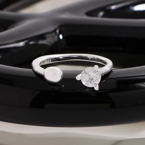 Elegant S925 sterling silver open ring with round zircon and polished ball finish