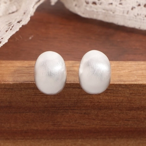 Boucles d'oreilles ovales en argent sterling S925 mat avec texture métallique brossée