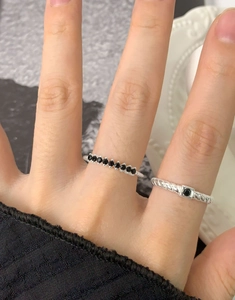 Close-up of S925 silver twist ring set featuring black zircon stones in a sleek design