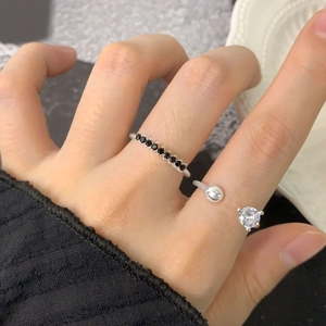 S925 silver twist ring featuring black zircons and a clear round diamond solitaire