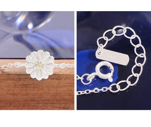 Detailed close-up of S925 sterling silver daisy charm and spring clasp with hallmark