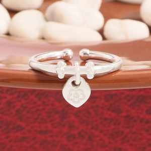 Adjustable S925 sterling silver ring with a heart pendant and engraved floral pattern