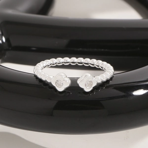 Eleganter S925 Sterlingsilber Ring mit Zirkonia-Blumen und Perlenband-Design