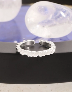 Macro view of S925 sterling silver stamp on the twisted rope texture adjustable ring