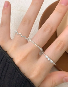 Detailed close-up of S925 sterling silver heart ring set with zircons on a hand
