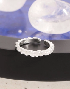 Macro shot showing the S925 hallmark on the twisted sterling silver rope ring detail