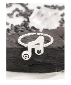Detailed view of S925 sterling silver musical note ring with twisted band design