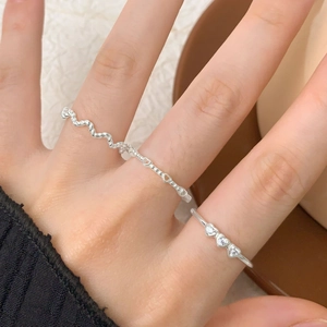 Three-piece set of S925 sterling silver heart rings for stacking in a minimalist style