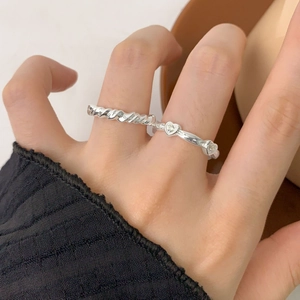 S925 sterling silver twist rope ring and heart-shaped band set with sparkling zircons