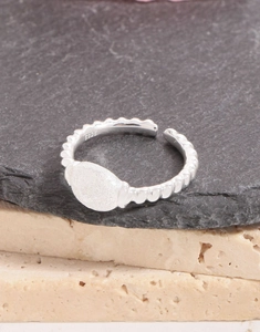 Detailed view of S925 sterling silver twisted rope ring with frosted oval surface
