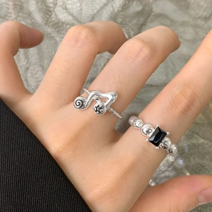 S925 sterling silver musical note ring set with black gemstone and beaded design