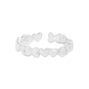 Polished S925 sterling silver open ring featuring a continuous heart-shaped pattern