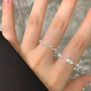 S925 Sterling silver floral cluster ring and twisted rope band worn on a hand