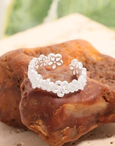 Macro shot of S925 sterling silver lace flower ring with fine frosted texture and stamp