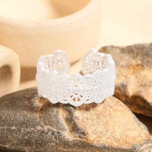 Lace zircon S925 sterling silver open ring with crown design on natural rock texture