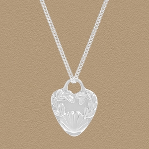 Vintage 925 Sterling Silver Heart Pendant Necklace Women Embossed Shell Leaf Pattern Elegant Niche Design Sweater Chain