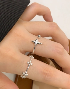 Detail of S925 silver star ring and flower band set worn on model's hand