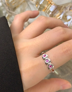 Detailed view of S925 silver ring featuring three heart shapes with pink gemstones