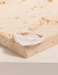 Detailed view of S925 sterling silver bow heart ring showing hallmark on stone