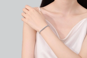 Detail of elegant S925 sterling silver bracelet featuring sparkling blue round moissanite