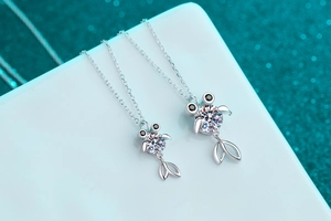 Macro de colliers carpe koï en argent S925 avec moissanite ronde et brillante