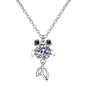 Collier en argent S925 avec pendentif poisson en moissanite étincelante et zircons noirs