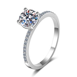 Elegant 1 carat Moissanite ring in S925 silver with classic six-claw setting