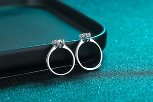 Close-up of S925 silver rings showing detailed AU750 and 1.00ct inner band engravings